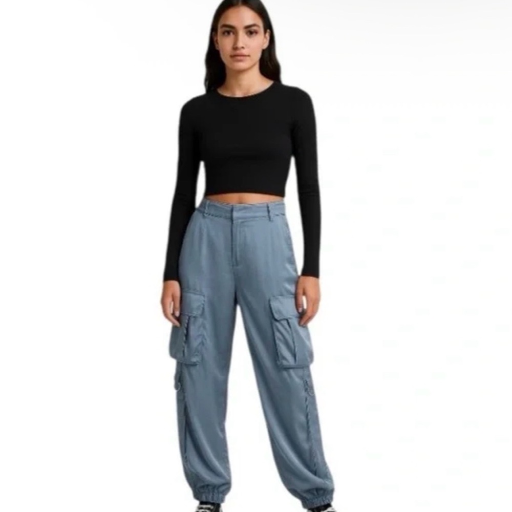 Zara women’s Light blue Satin Relaxed High Rise Cargo pants jogger size XS